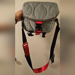 NWOT! Bagsmart Paz 4L Camera Sling - Color: Ether